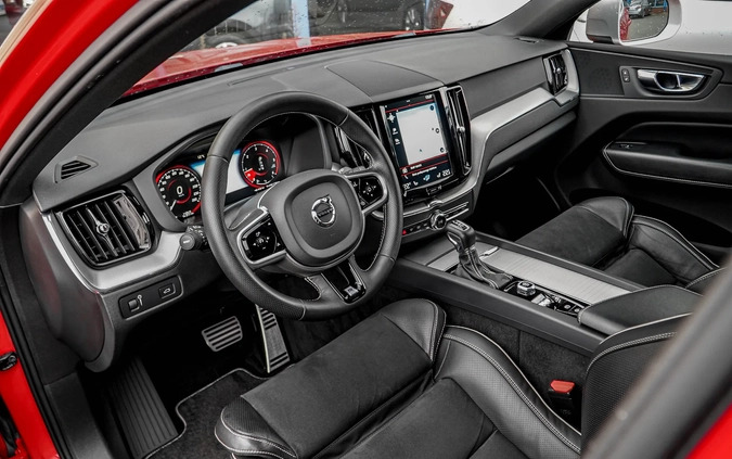 Volvo XC 60 cena 133900 przebieg: 112000, rok produkcji 2018 z Sławno małe 781